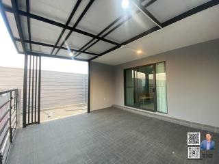 For rent: Townhouse with corner backyard, new house, near Mega Bangna, Bangna area