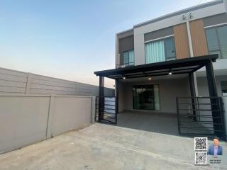 For rent: Townhouse with corner backyard, new house, near Mega Bangna, Bangna area