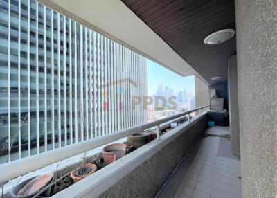 3 bedrooms condo for sale at Asoke Tower