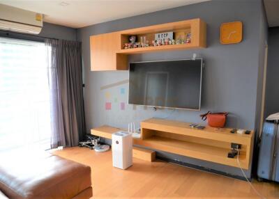 2 bedrooms condo for sale at Silom Suite, next to BTS only 150 meters