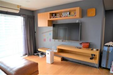 2 bedrooms condo for sale at Silom Suite, next to BTS only 150 meters