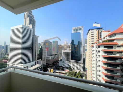 2 Bedrooms for rent at Sukhumvit 21, close to BTS