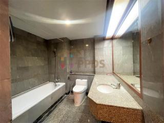 2 Bedrooms for rent at Sukhumvit 21, close to BTS