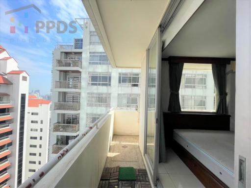 Corner room for sale, 2 bedrooms, good view, near BTS Asoke