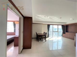 Corner room for sale, 2 bedrooms, good view, near BTS Asoke