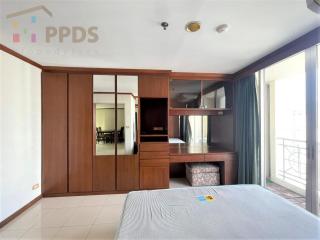 Corner room for sale, 2 bedrooms, good view, near BTS Asoke