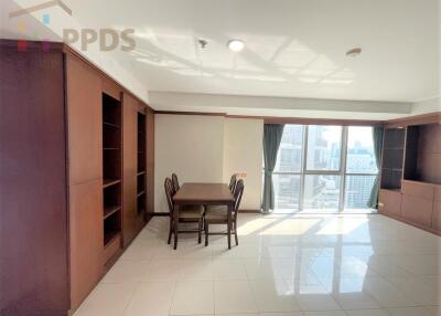 Corner room for sale, 2 bedrooms, good view, near BTS Asoke