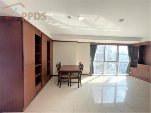 Corner room for sale, 2 bedrooms, good view, near BTS Asoke