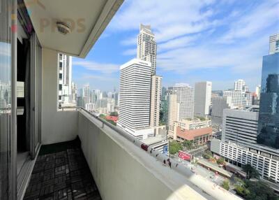 Corner room for sale, 2 bedrooms, good view, near BTS Asoke