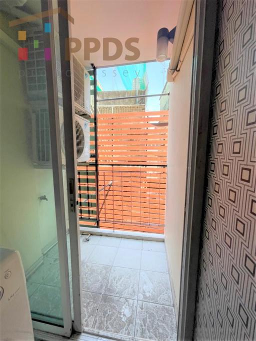 Ready to move in condo for sale. On Sukhumvit Road Only 4 minutes’ walk by BTS Phra Khanong Station