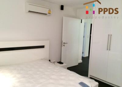 Sale or rent 2 bedrooms near BTS Asoke, walk only 5 minutes!!!