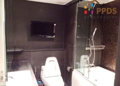 Sale or rent 2 bedrooms near BTS Asoke, walk only 5 minutes!!!