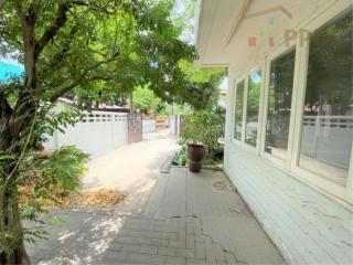 Single house for sale on Sukhumvit 50 near Onuut BTS