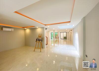 Selling a luxurious townhome of suitable size in the Ekkamai-Thonglor area.