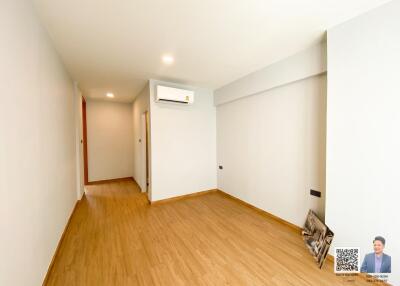 Selling a luxurious townhome of suitable size in the Ekkamai-Thonglor area.