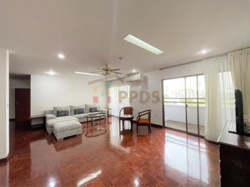 Pets friendly 3 bedrooms for rent at Sukhumvit 39