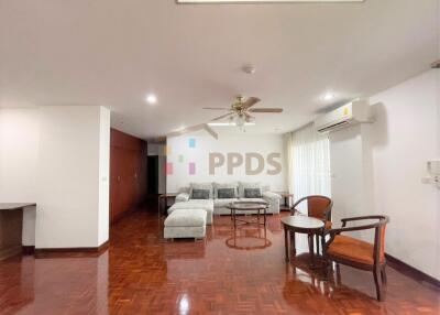 Pets friendly 3 bedrooms for rent at Sukhumvit 39