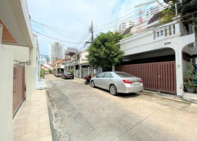 Just Reduced! - For sale Townhouse in the hear of Sukhumvit area (Promphong-Thonglor)