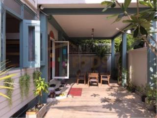 Single House for rent close to Nana BTS Station suitable for hostel or other business