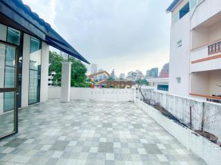 Townhouse for Sale Sukhumvit 31 (Soi Sawasdee) corner unit