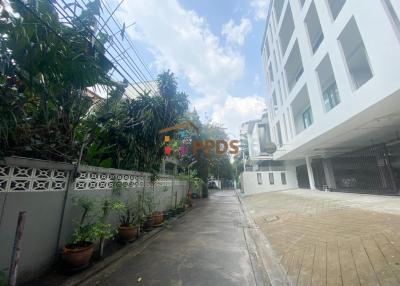 Townhouse for Sale Sukhumvit 31 (Soi Sawasdee) corner unit