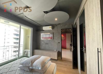 Corner 2 bedrooms for rent at Asoke Place