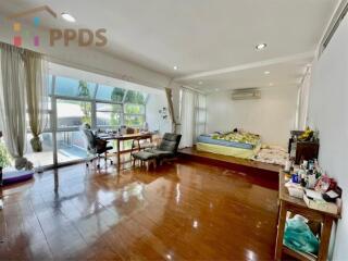 34 Sqm., 2 Beds, 3 Baths House listed for ฿ 21,000,000.