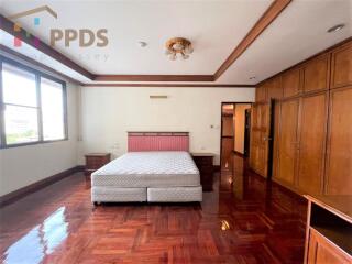 3 Bedrooms for rent Sukhumvit 23 near Srinakharinwirot University