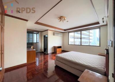 3 Bedrooms for rent Sukhumvit 23 near Srinakharinwirot University