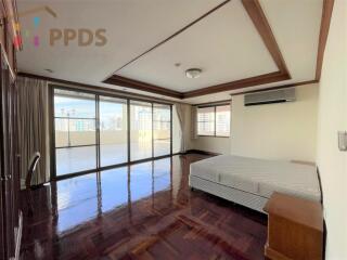 Big balcony 4 bedrooms for rent at Sukhumvit 23