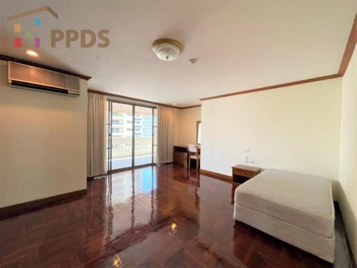 Big balcony 4 bedrooms for rent at Sukhumvit 23