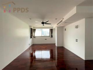 Lake view 4 Bedrooms for rent at Asoke