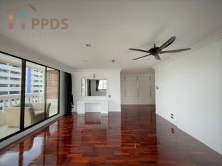 Lake view 4 Bedrooms for rent at Asoke