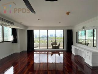 Lake view 4 Bedrooms for rent at Asoke