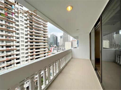 Lake view 3 Bedrooms for rent at Sukhumvit near BTS Skytrain