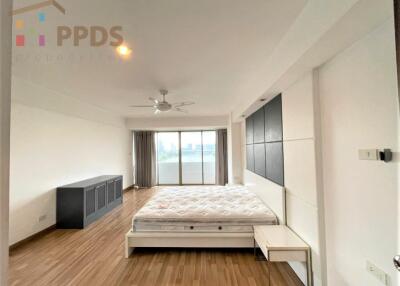 Lake view 3 Bedrooms for rent at Sukhumvit near BTS Skytrain