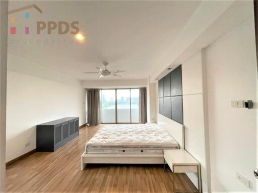 Lake view 3 Bedrooms for rent at Sukhumvit near BTS Skytrain