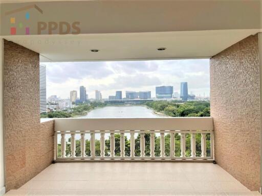 Lake view 3 Bedrooms for rent at Sukhumvit near BTS Skytrain