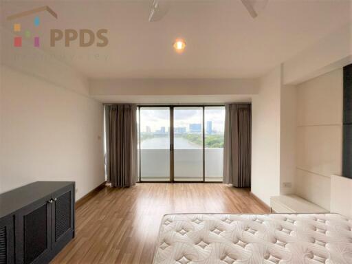 Lake view 3 Bedrooms for rent at Sukhumvit near BTS Skytrain