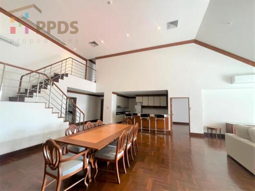 Duplex room for rent walking distance to Benjisiri Park Sukhumvit 24