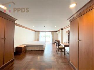 Duplex room for rent walking distance to Benjisiri Park Sukhumvit 24