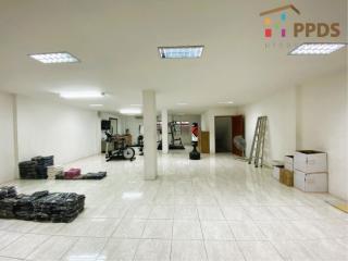 For sale Commercial Building Lad Ya – Wongwian Yai