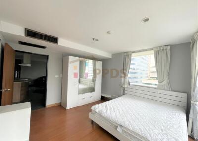 2 Bedrooms for rent at Asoke Place walking distance to BTS