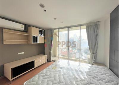 2 Bedrooms for rent at Asoke Place walking distance to BTS