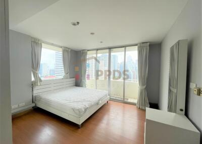 2 Bedrooms for rent at Asoke Place walking distance to BTS