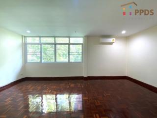 Sale/Rent Townhouse in the heart of Sukhumvit Promphong area