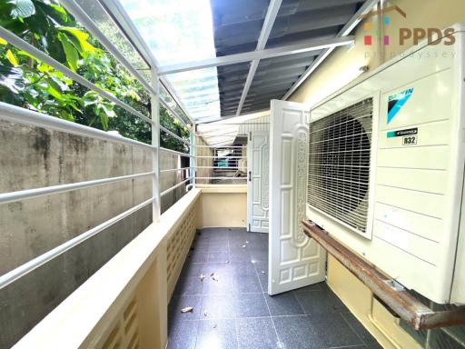 Sale/Rent Townhouse in the heart of Sukhumvit Promphong area