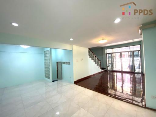 Sale/Rent Townhouse in the heart of Sukhumvit Promphong area