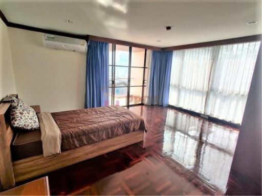 Big 3 bedrooms for rent at Sukhumvit 15