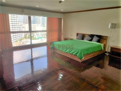 Big 3 bedrooms for rent at Sukhumvit 15